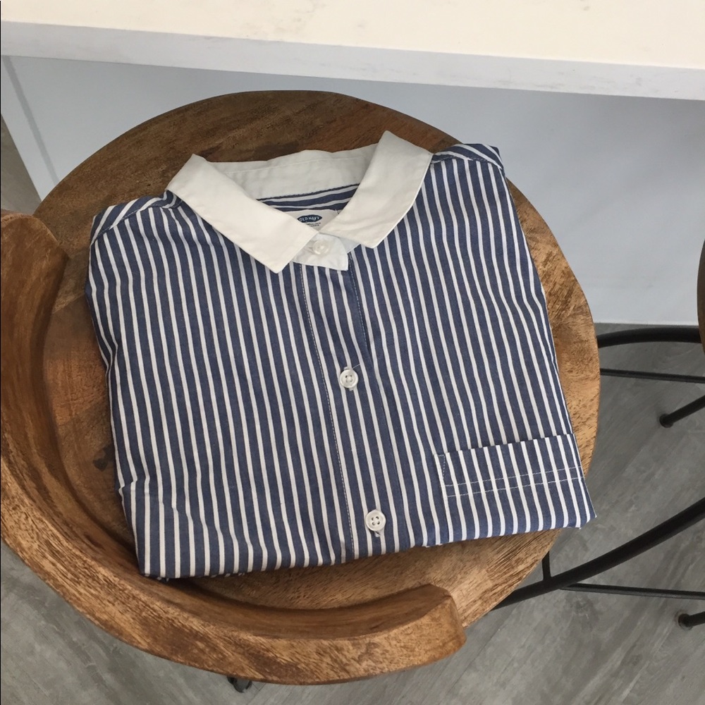Old navy button down blue and white shirt.